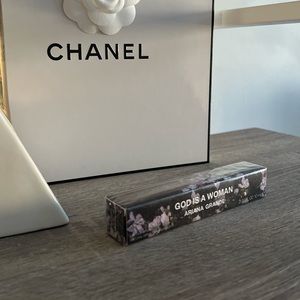 Ariana grande💕 god is a women🎀